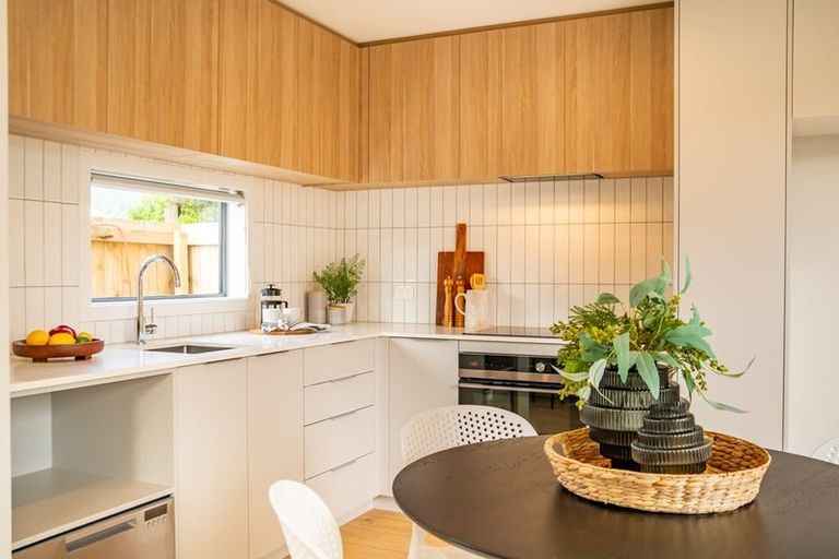 Photo of property in 31-33 Chapman Crescent, Naenae, Lower Hutt, 5011