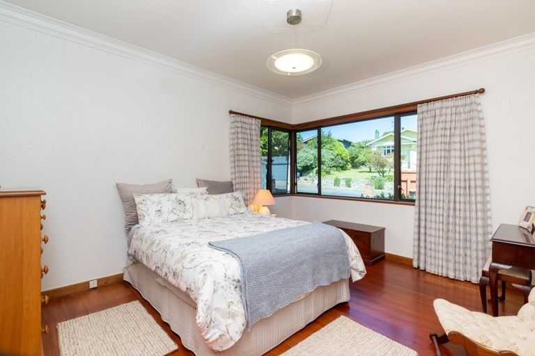 Photo of property in 61 Napier Terrace, Hospital Hill, Napier, 4110