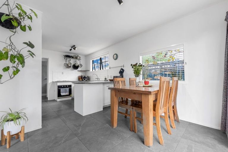 Photo of property in 3 Denarius Lane, Glendene, Auckland, 0602