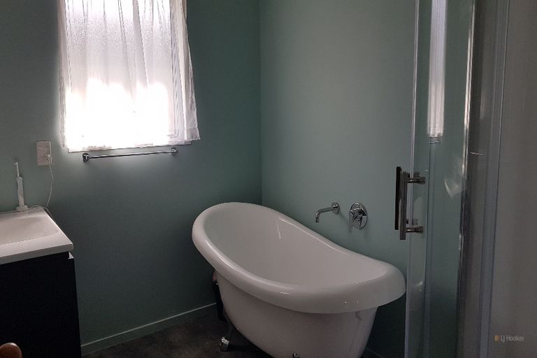 Photo of property in 19 Timaru Road, Waimate, 7924