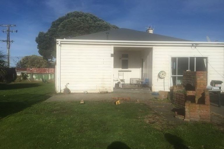 Photo of property in 21 Tongariro Street, Castlecliff, Whanganui, 4501