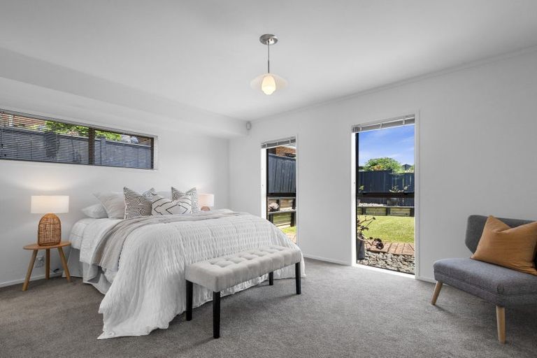 Photo of property in 25 Marina View Drive, West Harbour, Auckland, 0618