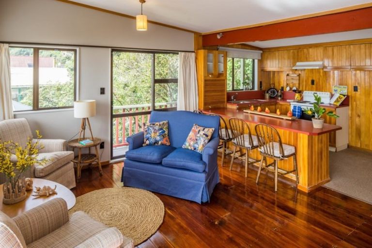 Photo of property in 32 Ocean Parade, Pukerua Bay, 5026