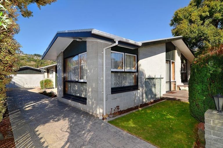 Photo of property in 3 Landsdowne Terrace, Cashmere, Christchurch, 8022
