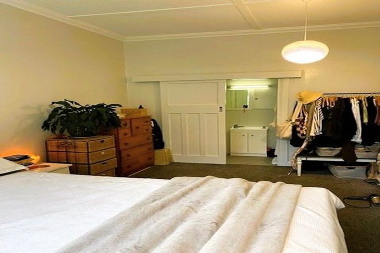 Photo of property in 16 Moana Road, Kelburn, Wellington, 6012