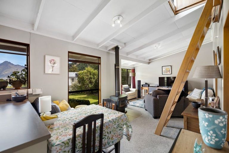 Photo of property in 1b Dart Place, Fernhill, Queenstown, 9300