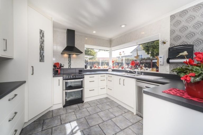 Photo of property in 12a Fraser Court, Roslyn, Palmerston North, 4414