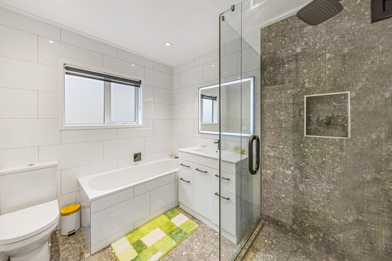 Photo of property in 9 San Marino Drive, Henderson, Auckland, 0612