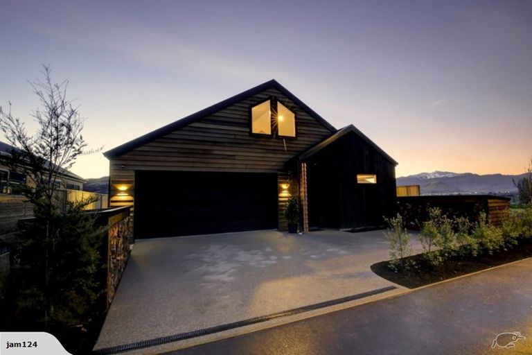 Photo of property in 19 Wheat Street, Jacks Point, Queenstown, 9371