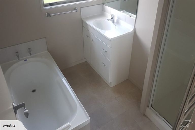 Photo of property in 1 Rena Place, Whitianga, 3510