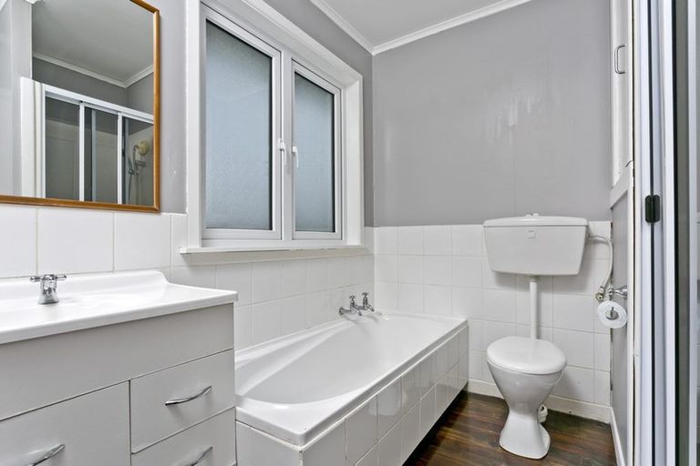 Photo of property in 42 Carlisle Road, Browns Bay, Auckland, 0630