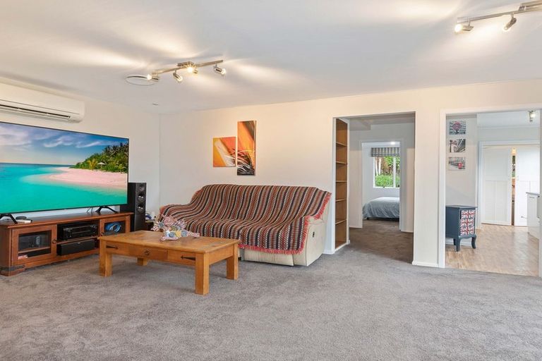 Photo of property in 14 Grays Road, Plimmerton, Porirua, 5026