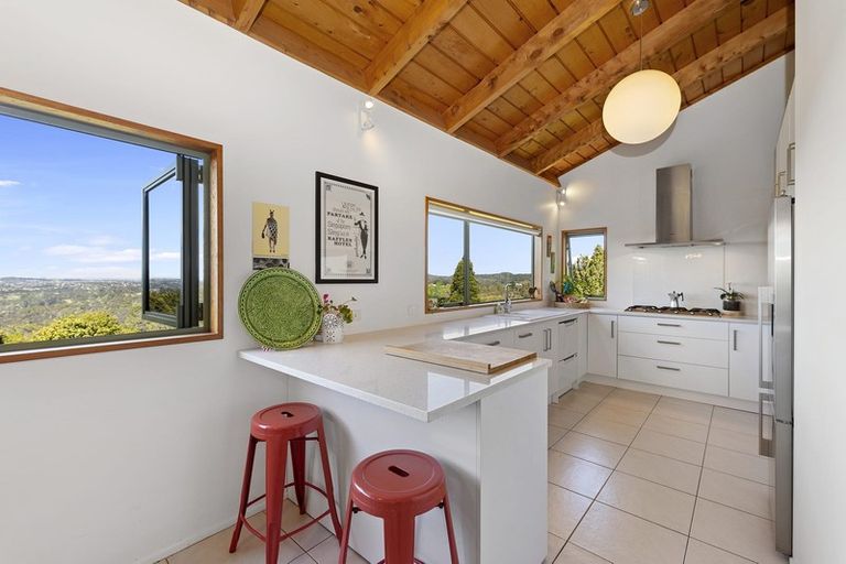 Photo of property in 300 Forest Hill Road, Waiatarua, Auckland, 0612