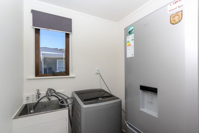 Photo of property in 14 Karaka Street, Merrilands, New Plymouth, 4312