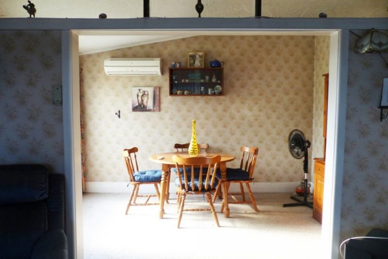 Photo of property in 28 Leonard Street, Waimate, 7924