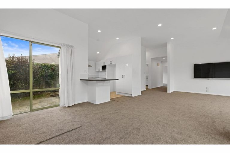 Photo of property in 2/83 Sullivan Avenue, Woolston, Christchurch, 8023