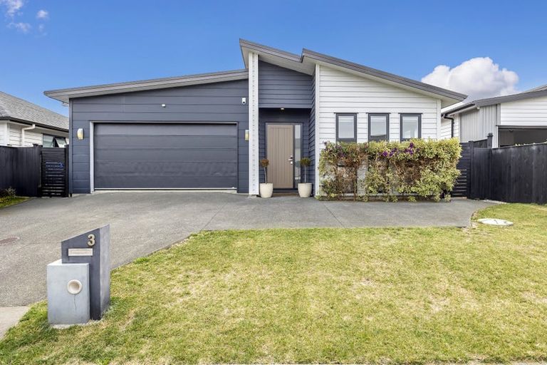 Photo of property in 3 Vintry Drive, Kumeu, 0810