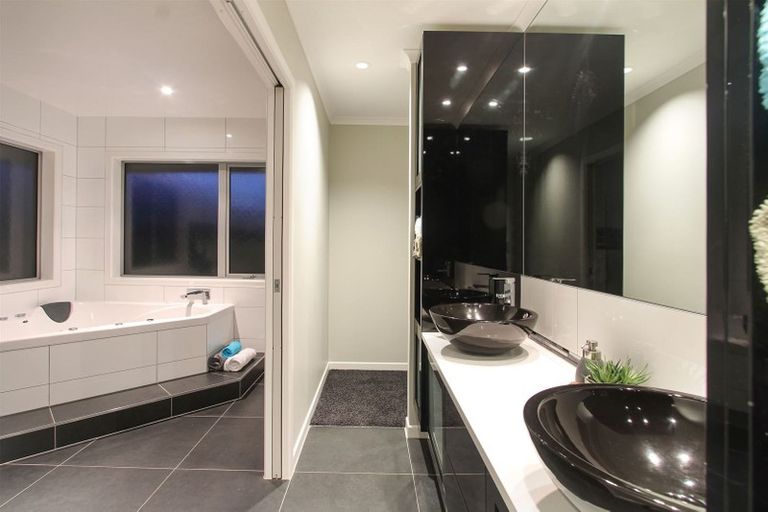 Photo of property in 3 Millbrook Drive, Waiuku, 2683