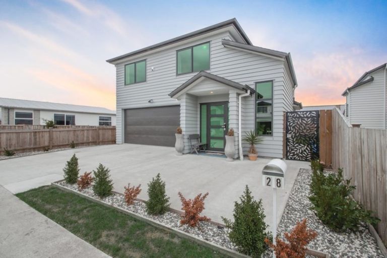 Photo of property in 28 Tawhiti Road, Pukekohe, 2120