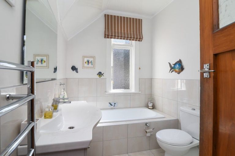 Photo of property in 24 Sandringham Street, Saint Clair, Dunedin, 9012