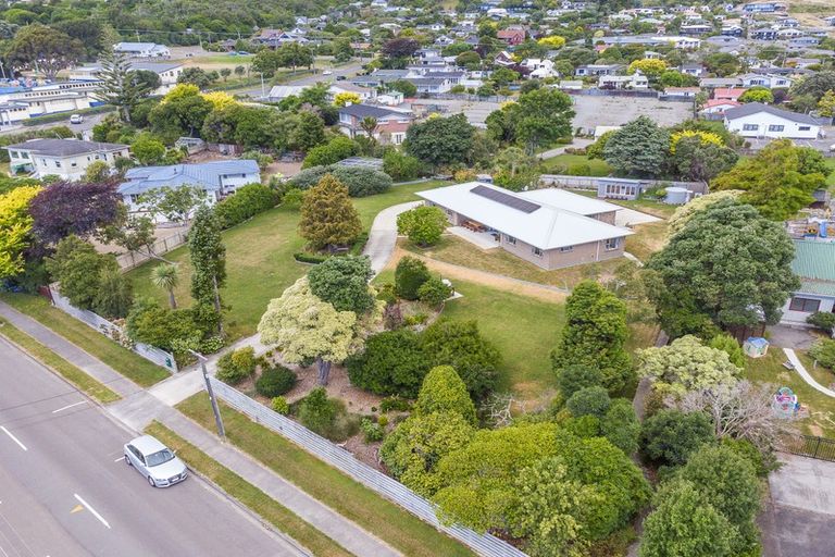 Photo of property in 3-9 Seddon Street, Waikanae, 5036