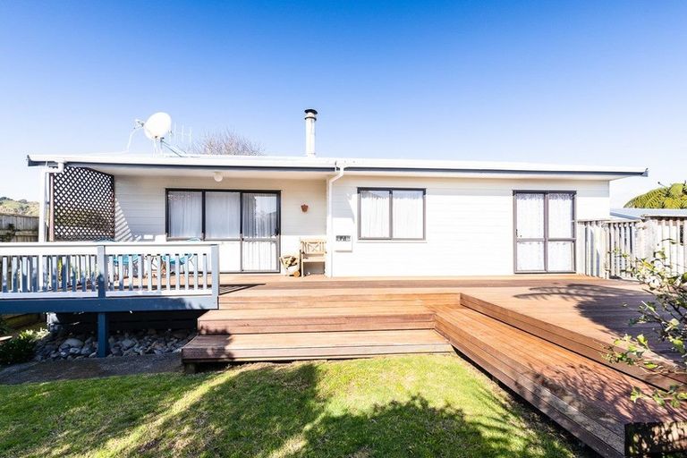 Photo of property in 5 Spackman Crescent, Paraparaumu, 5032