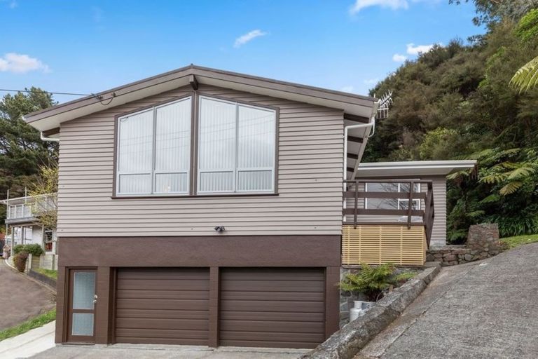 Photo of property in 30 Davis Grove, Wainuiomata, Lower Hutt, 5014