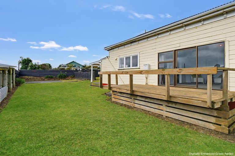 Photo of property in 4 Ashton Terrace, Castlecliff, Whanganui, 4501