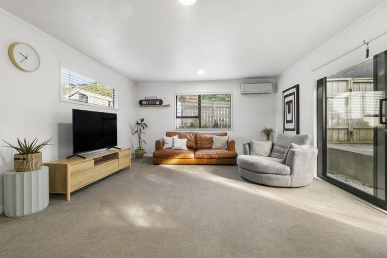 Photo of property in 1/163 Queens Drive, Lyall Bay, Wellington, 6022