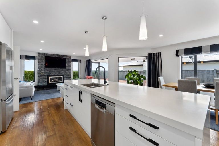 Photo of property in 25 Silicon Way, Fitzherbert, Palmerston North, 4410