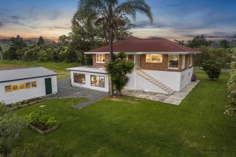 Photo of property in 40 Shaw Road, Oratia, Auckland, 0604