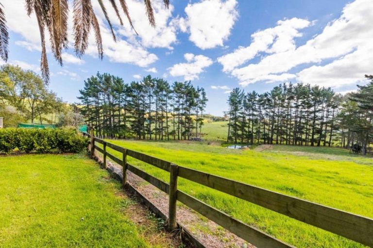 Photo of property in 74 Valley Road, Waimauku, 0881