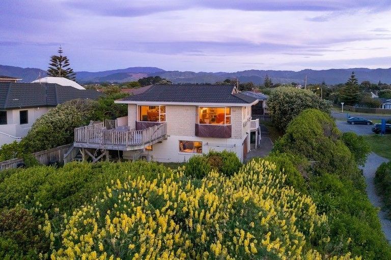 Photo of property in 1 Ngapotiki Street, Paraparaumu Beach, Paraparaumu, 5032