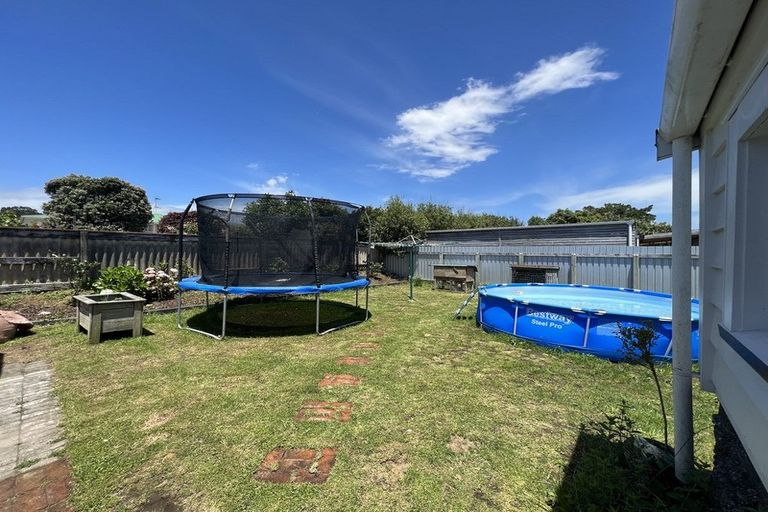 Photo of property in 13 High Street West, Waitara, 4320