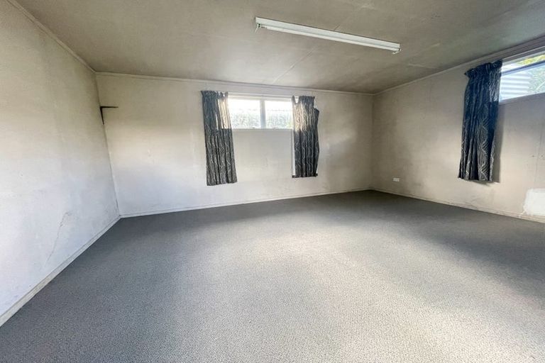 Photo of property in 2/4 Kaumatua Place, Te Atatu Peninsula, Auckland, 0610