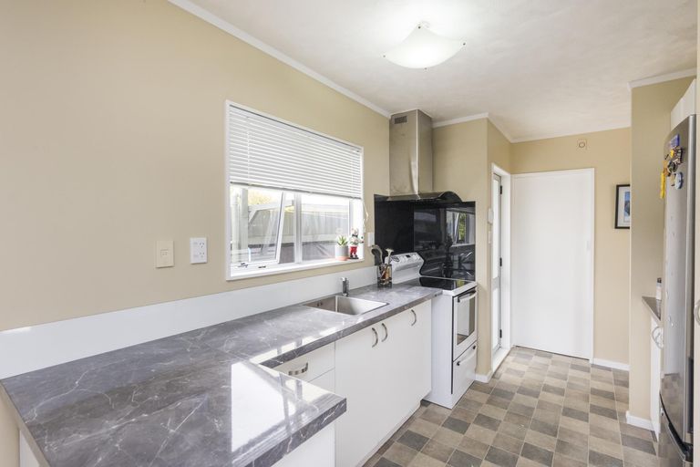 Photo of property in 17 Cargill Grove, Kelvin Grove, Palmerston North, 4414