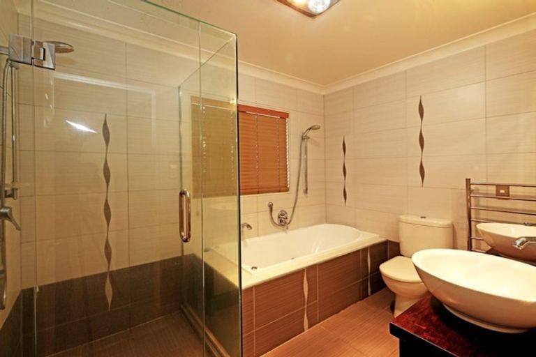 Photo of property in 5 Quedley Court, Eastern Beach, Auckland, 2012