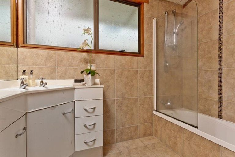 Photo of property in 10 Phillipa Place, Browns Bay, Auckland, 0630