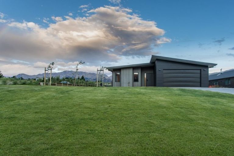 Photo of property in 16 Sarges Way, Lake Hawea, Wanaka, 9382