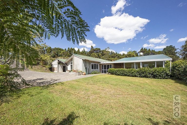 Photo of property in 306 Taiapa Road, Muriwai, 0881
