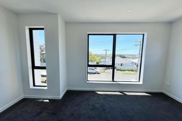 Photo of property in 1a Saint Oswalds Road, Greenlane, Auckland, 1061