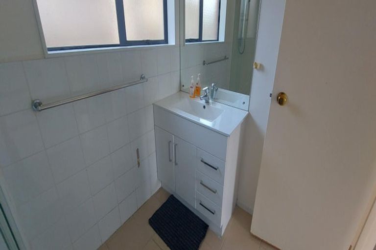 Photo of property in 1/10 Netherlands Avenue, Kelston, Auckland, 0602