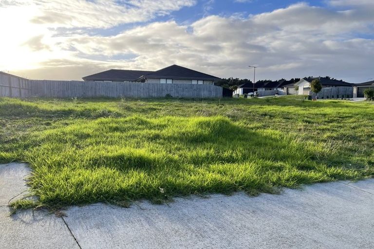 Photo of property in 6 Dame Nganeko Drive, Glenbrook, 2681