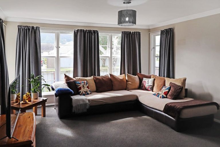 Photo of property in 15 Exchange Street, Ebdentown, Upper Hutt, 5018