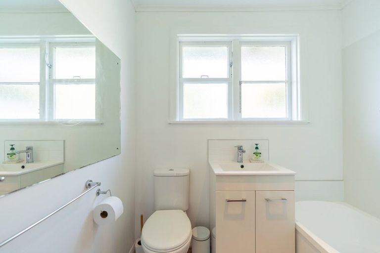 Photo of property in 5 Ngarimu Street, Roslyn, Palmerston North, 4414