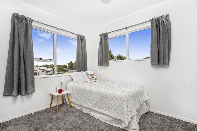 Photo of property in 1/10 Kennington Drive, Clendon Park, Auckland, 2103