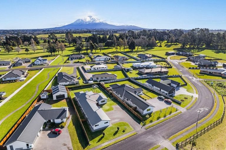 Photo of property in 22 Mercade Close, Stratford, 4332