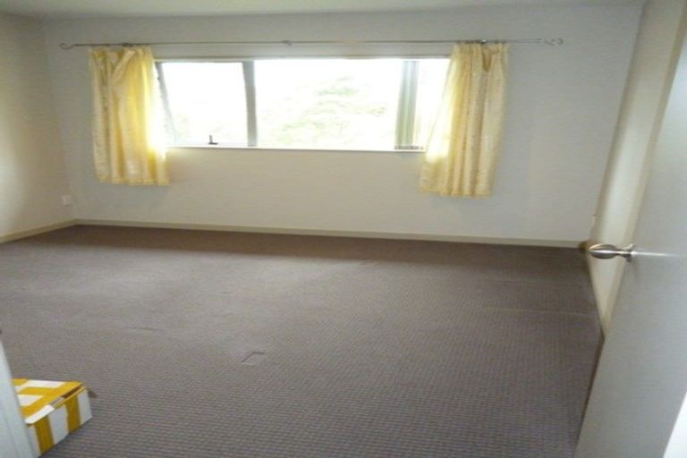 Photo of property in 18 Spoonbill Place, Unsworth Heights, Auckland, 0632