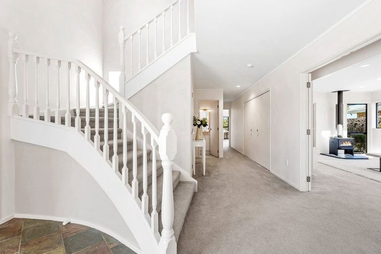 Photo of property in 22 Settlers Grove, Orewa, 0931