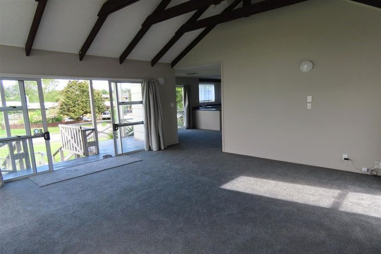 Photo of property in 2 Hinau Street, Pukehangi, Rotorua, 3015